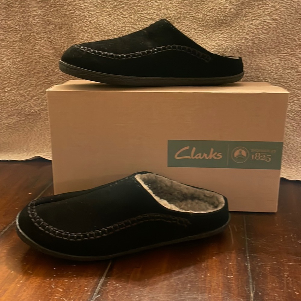 Clarks England black slippers